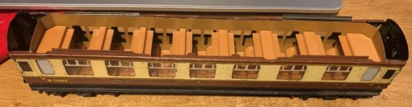 Hornby Dublo D21 Coach Seating Unit Gallery Image